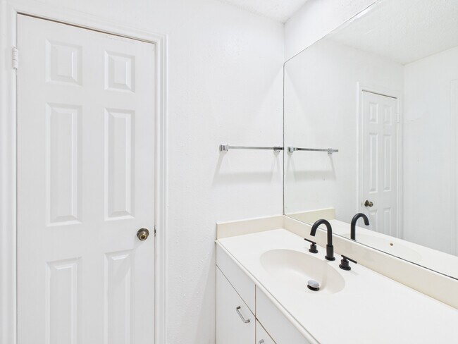 Building Photo - 7610 Hopewell Ln