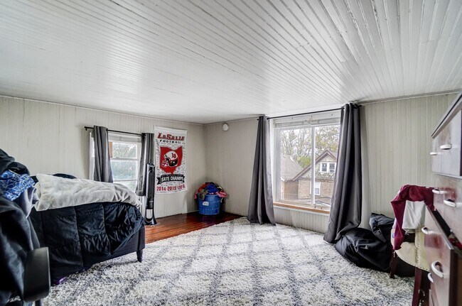 Building Photo - Clifton House For 2026-2027 With Parking Lot!