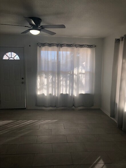 Living room-open concept - 315 Vickers Ave