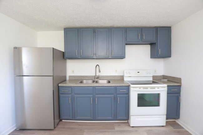 Building Photo - *MOVE IN SPECIAL*-Charming & Fully Updated...