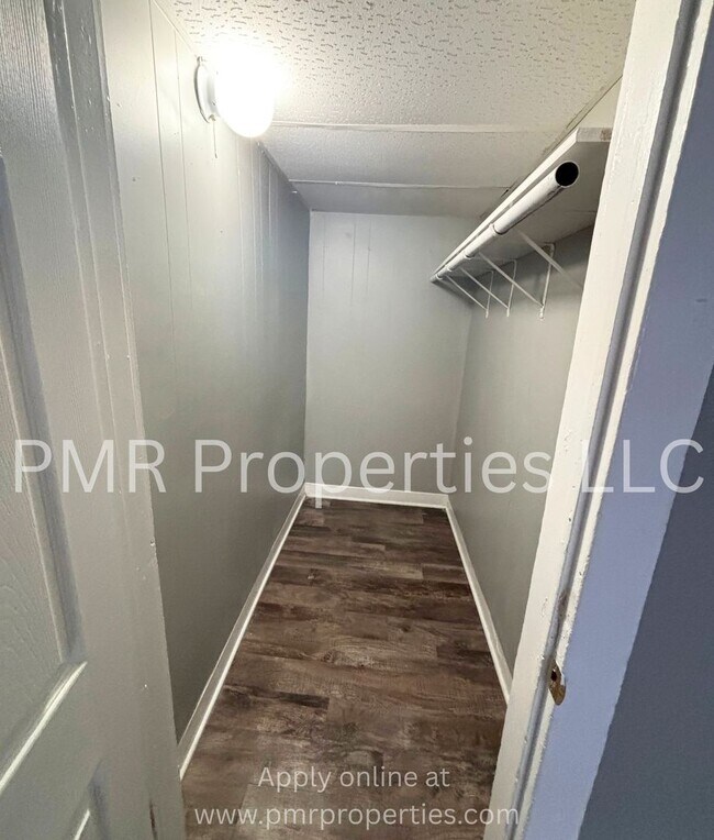 Building Photo - 516 S 16th St