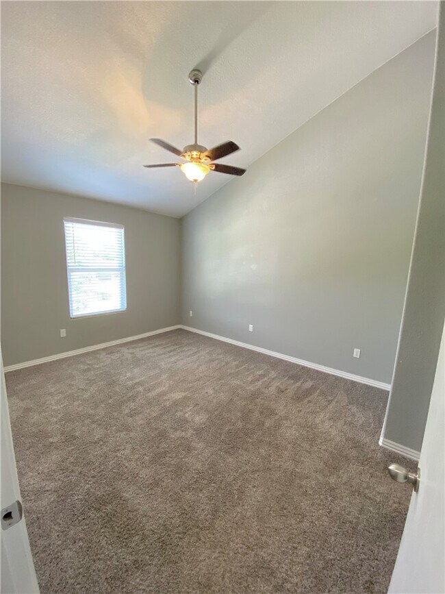 Building Photo - 133 S Pinyon Point