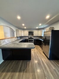 Building Photo - Unique duplex in post falls