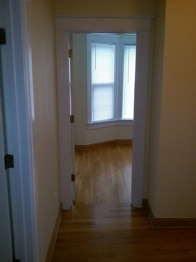Building Photo - 407 S Hough St