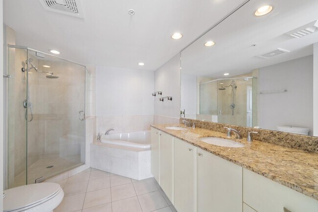 Building Photo - 610 W Las Olas Blvd