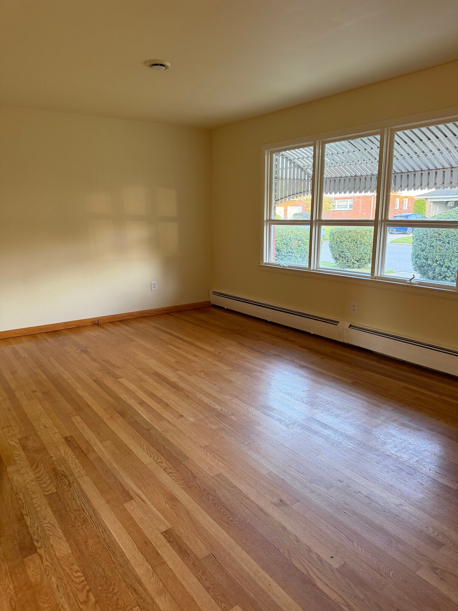 Building Photo - 625 E Queen St