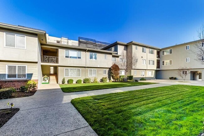 Building Photo - 1549 San Carlos Ave