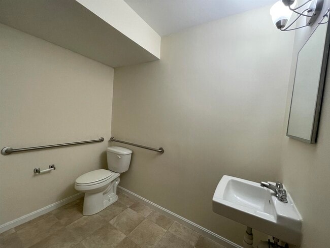 Building Photo - 20 Sentinel Court