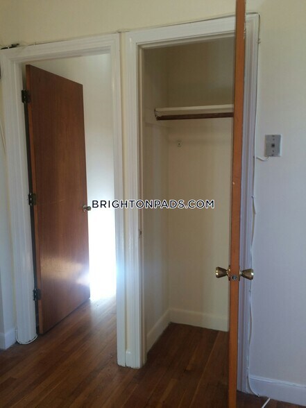 Building Photo - 164 N Beacon St