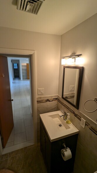 Building Photo - 1220 N Cedar Crest Blvd