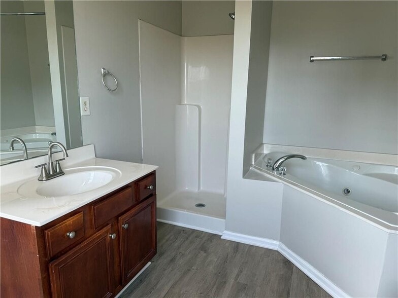 Building Photo - 6370 Olmadison Pl