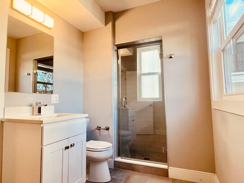 Building Photo - 19 Plymouth St