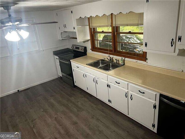 Building Photo - 3743 Jiles Rd