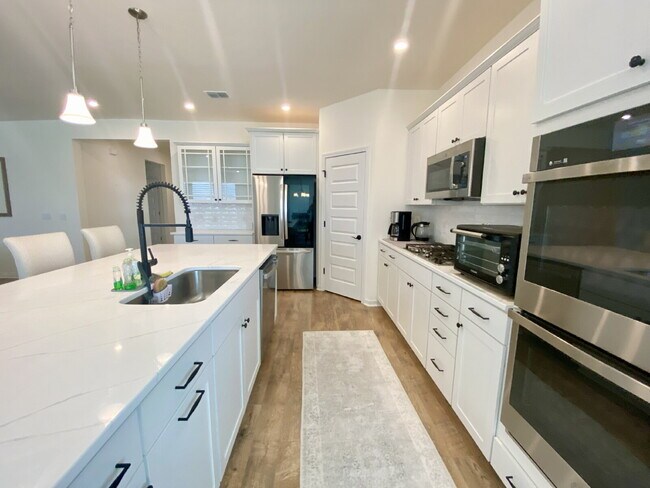 Building Photo - Four Bedroom Single Family Home in The Lak...