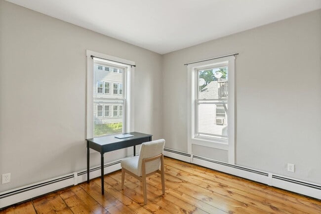 Building Photo - 109 Woodford St