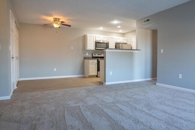 Building Photo - 5516 Cedar Springs