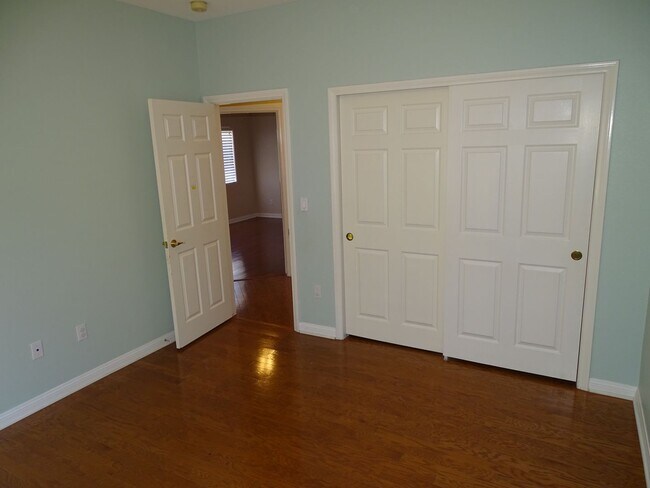 Building Photo - 5 BED Summerlin home w/ 1ST FLOOR BED AND 3/4 BATH