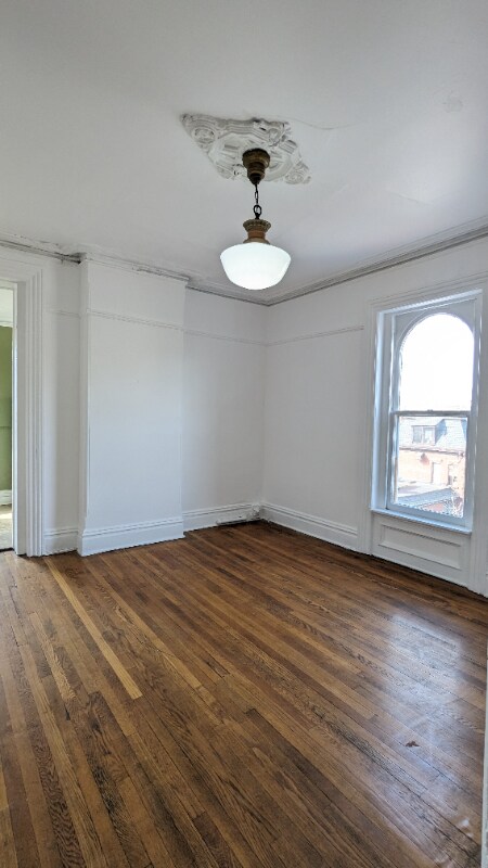 Building Photo - 346 S Rose St