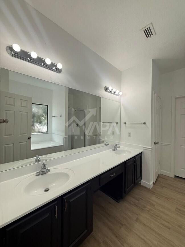 Building Photo - 918 Spring Knoll