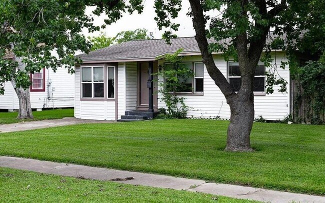 Primary Photo - 616 17th Ave N