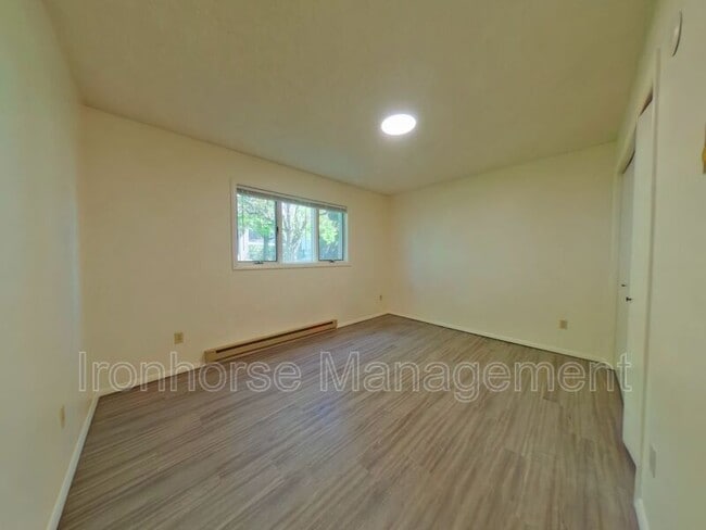 Building Photo - 811 W Villard St