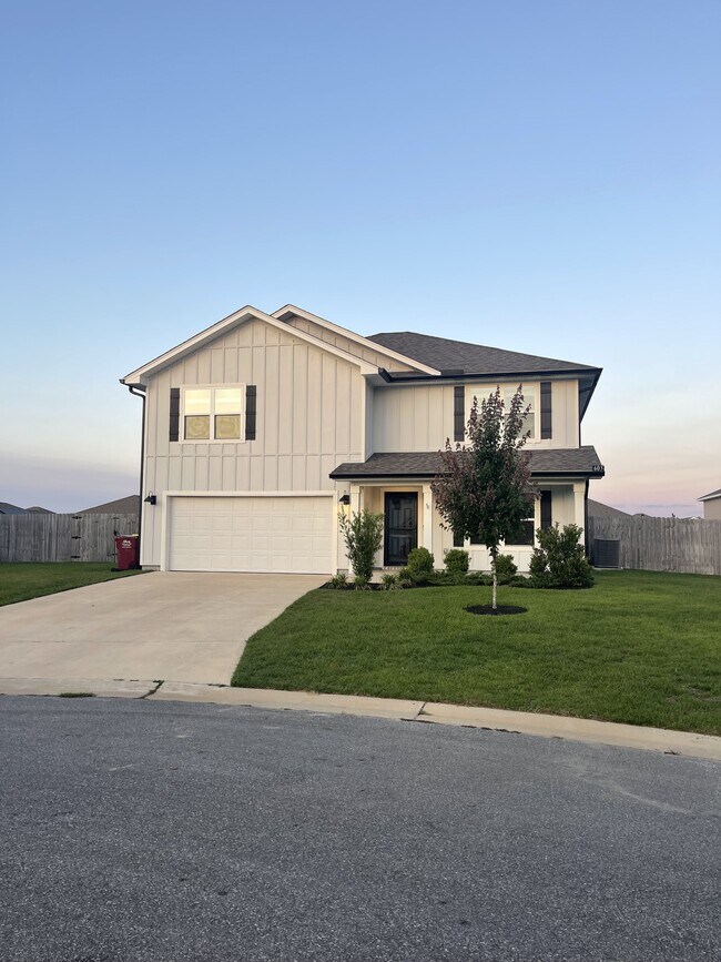 Building Photo - 603 Champ Trl