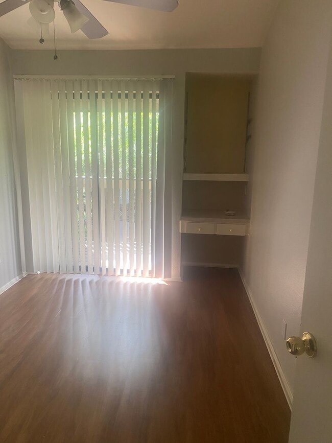Building Photo - LAW SCHOOL SPECIAL - 1BD PLUS STUDY / 2BD/1BA