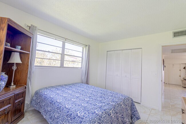 Building Photo - 158 Mansfield D