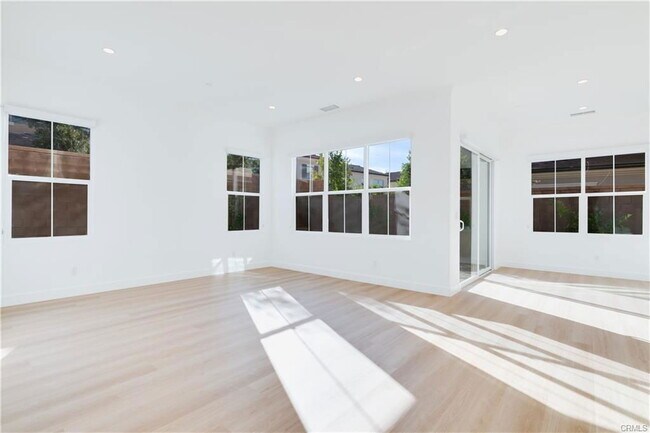 Building Photo - 86 Henson