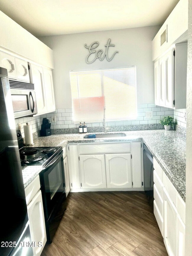 Building Photo - 1287 N Alma School Rd