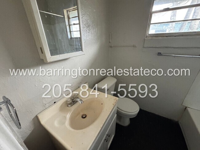 Building Photo - 341 Iota Ave S