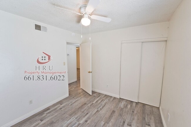 Building Photo - SW-Bakersfield 3 bedrooms 1 baths