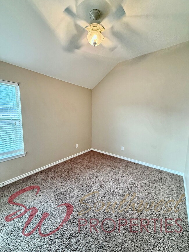 Building Photo - Charming 3 bed, 2 bath rental home with office!