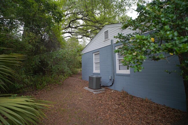 Building Photo - 1308 Coleman St
