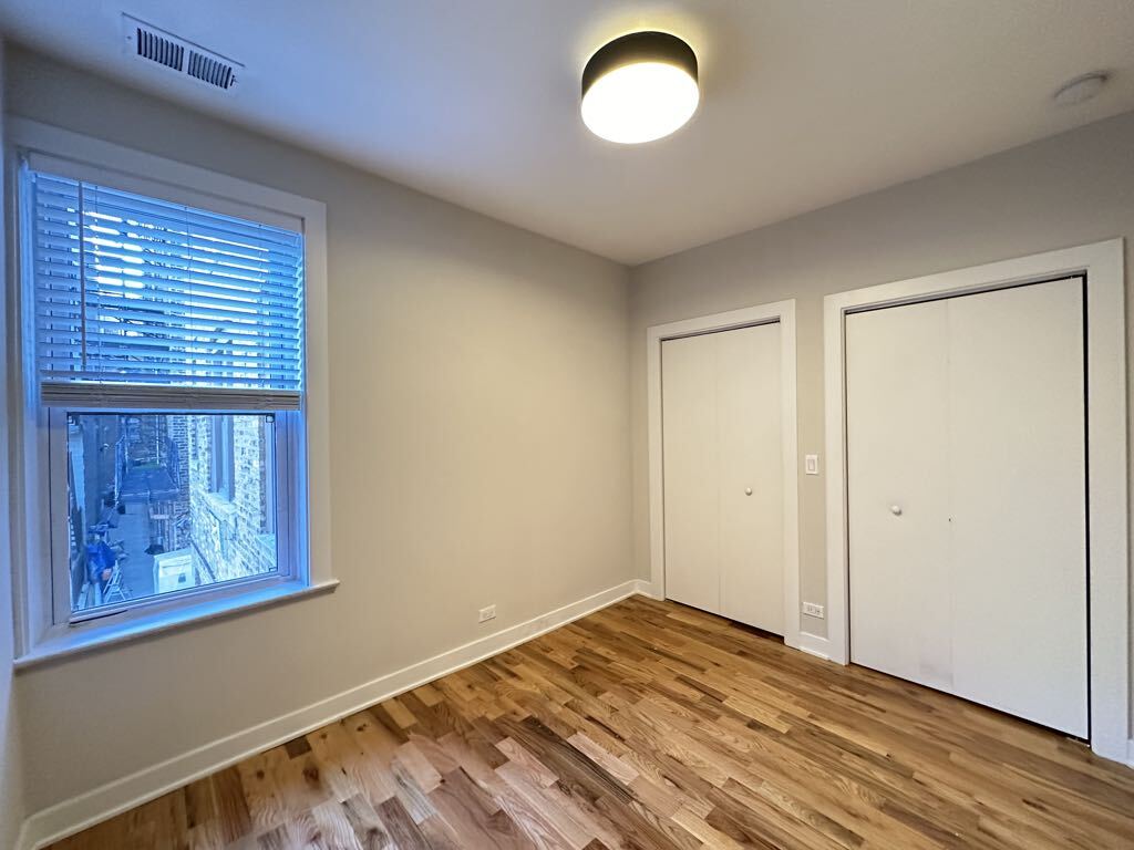 Building Photo - 659 W Wrightwood Ave