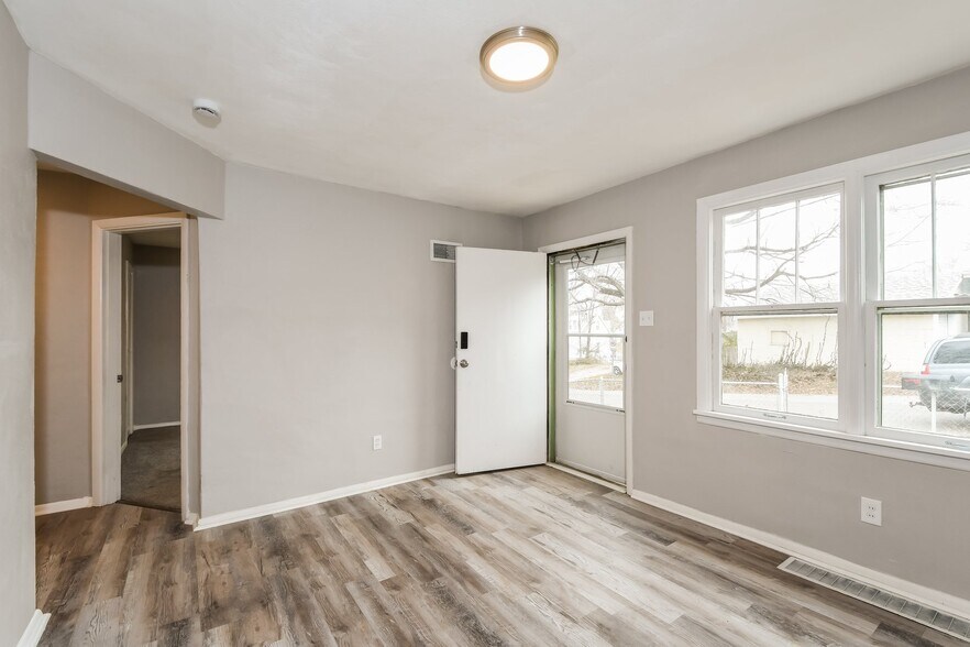 Building Photo - 354 Orient Ave