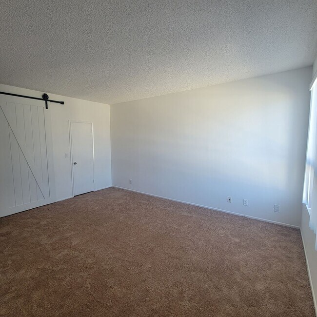 Building Photo - 2 BEDROOM CONDO UNIT IN THE WEST LA AREA 646 481 4404