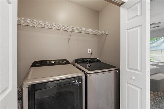 Building Photo - 6720 Stoneleigh Way