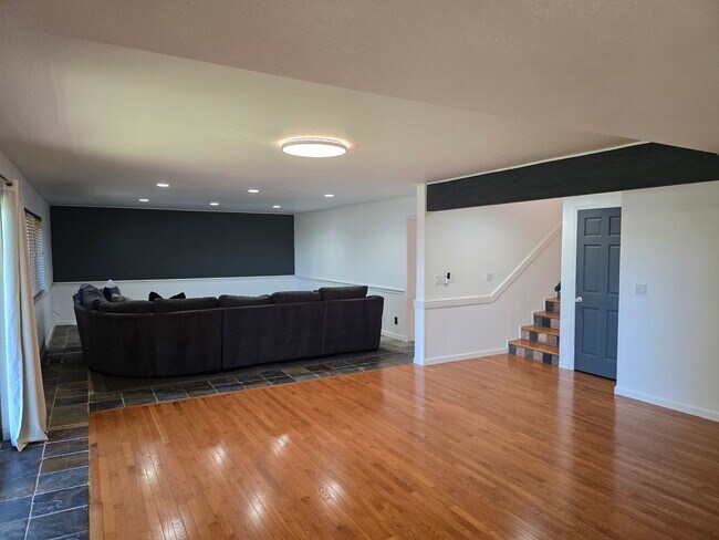 Building Photo - Spacious 5 Bedroom Home With Valley Views In SW Reno!