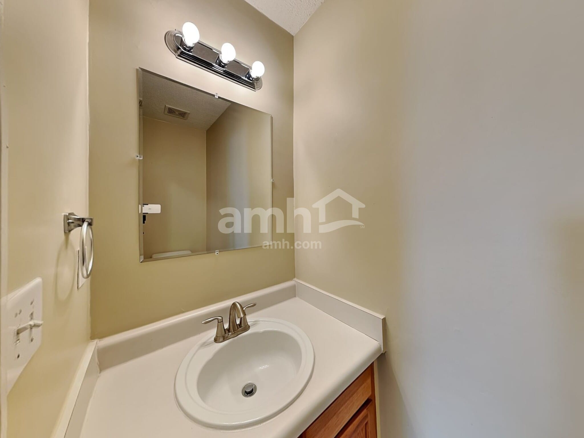 Building Photo - 5029 Kens Ct