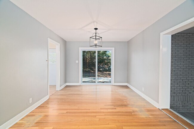 Building Photo - Peaceful Living in West Ashley!