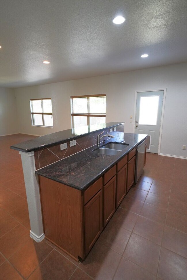 Building Photo - Great 4 Bedroom Home Now Available in Cibo...