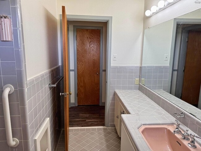 Building Photo - 4115 Rivercrest Dr