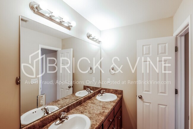 Building Photo - 229 Saratoga Ln