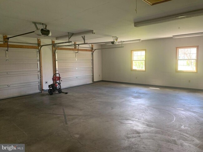 Building Photo - 110 Beech Ln