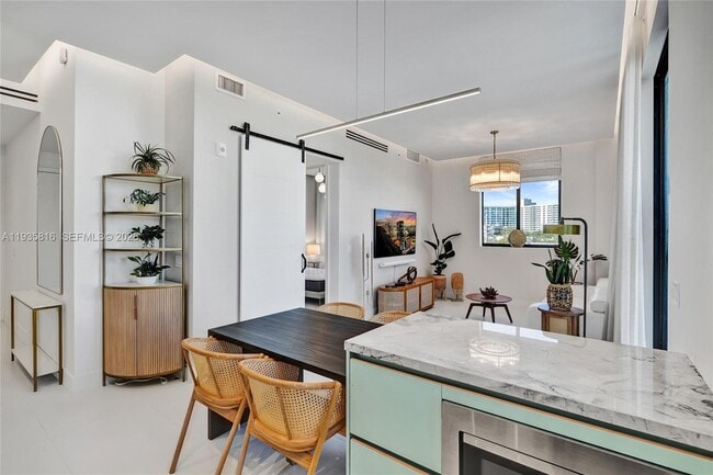 Building Photo - 1030 15th St