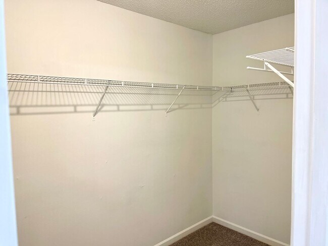 Building Photo - Welcome to this charming 3-bedroom, 2.5-ba...