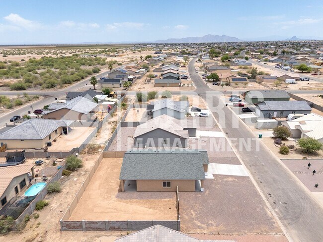 Building Photo - Beautiful Brand New Home with Block Wall