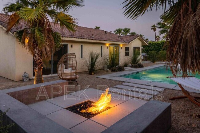 Building Photo - 2355 W Nicola Rd