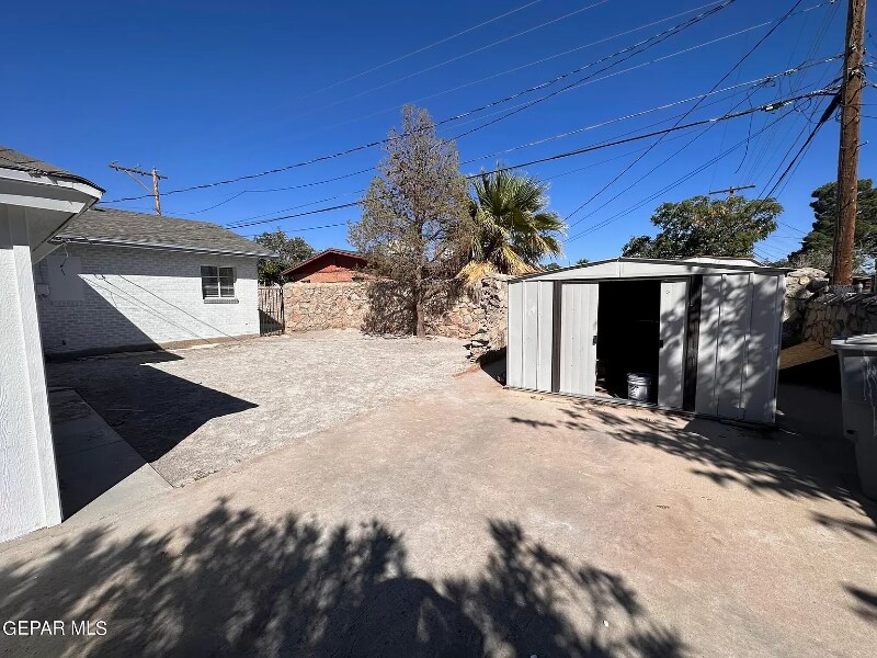 Building Photo - 8100 Sandland Dr